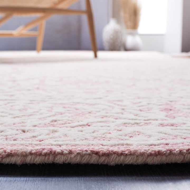 SAFAVIEH Metro MET864U Handmade Pink / Ivory Rug Image 4