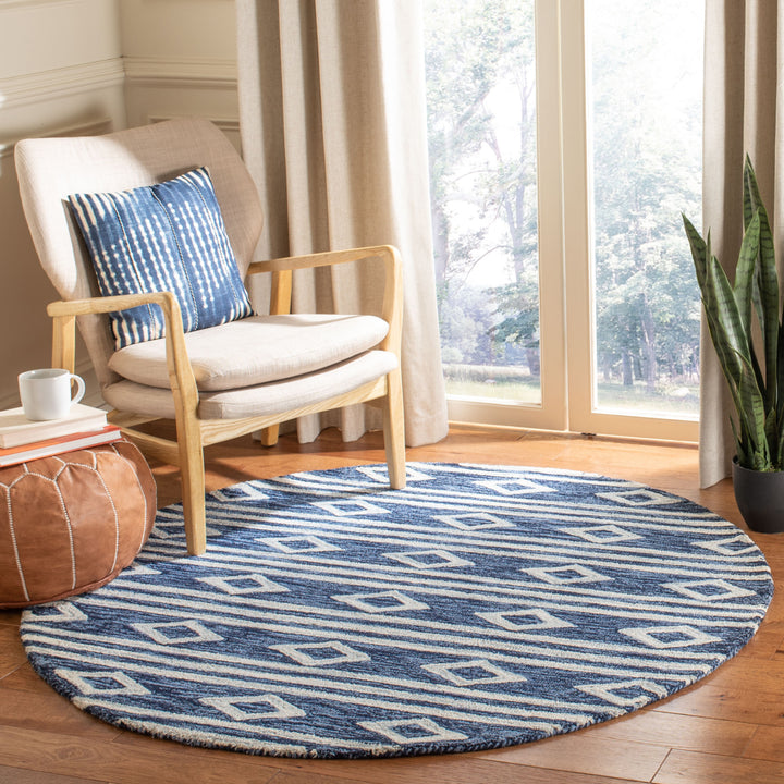 SAFAVIEH Micro-Loop Collection MLP153N Navy / Ivory Rug Image 2