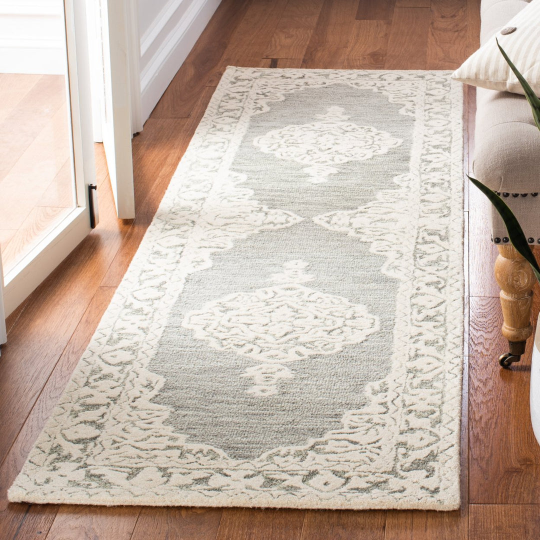 SAFAVIEH Micro-Loop MLP275F Handmade Grey / Ivory Rug Image 3