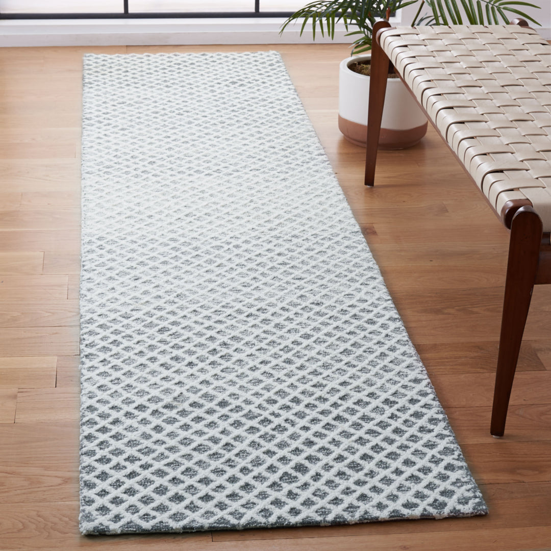 SAFAVIEH Micro-Loop MLP353F Handmade Grey / Ivory Rug Image 3