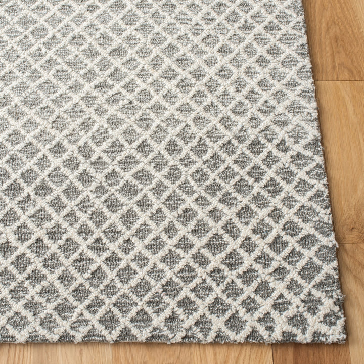 SAFAVIEH Micro-Loop MLP353F Handmade Grey / Ivory Rug Image 7