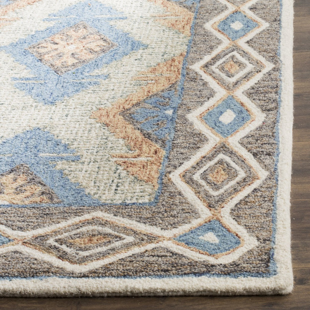 SAFAVIEH Micro-Loop MLP401A Handmade Blue / Beige Rug Image 6