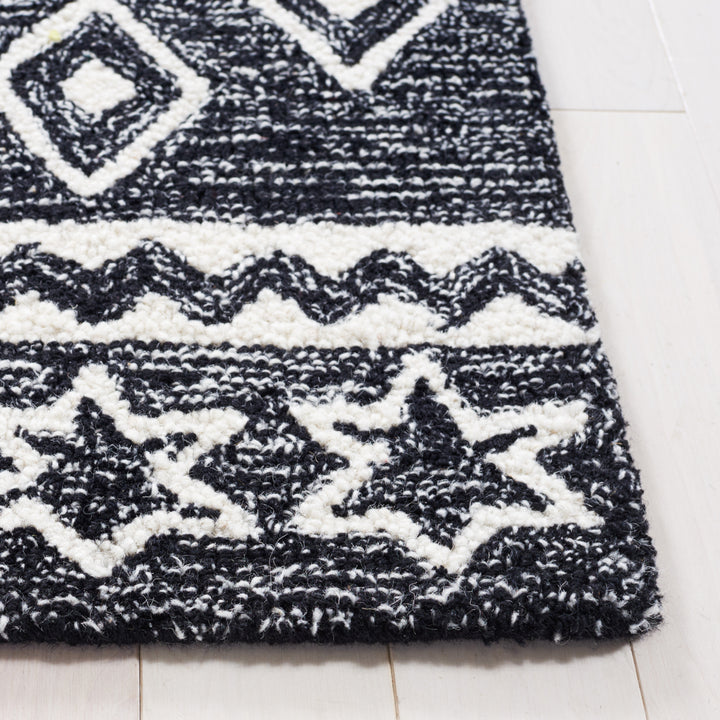 SAFAVIEH Micro-Loop MLP501H Handmade Black / Grey Rug Image 6