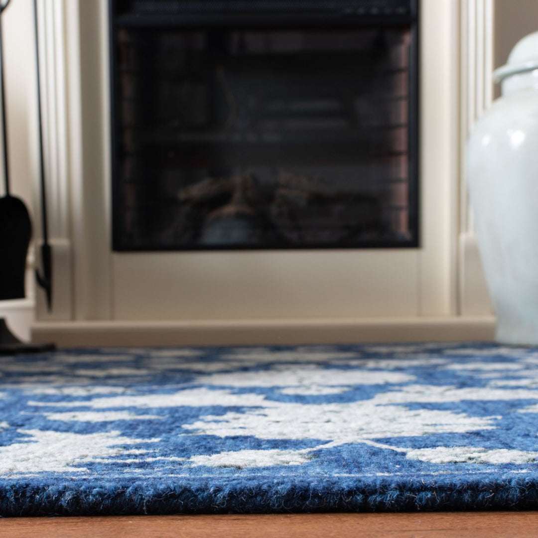 SAFAVIEH Micro-Loop MLP506N Handmade Navy / Grey Rug Image 8