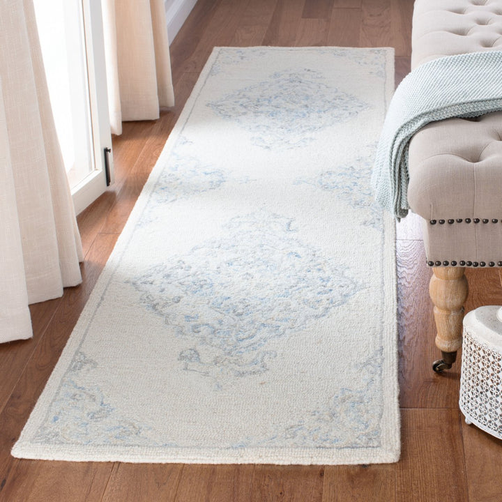 SAFAVIEH Micro-Loop MLP516A Handmade Ivory / Blue Rug Image 3