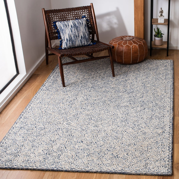 SAFAVIEH Micro-Loop MLP526N Handmade Navy / Ivory Rug Image 1