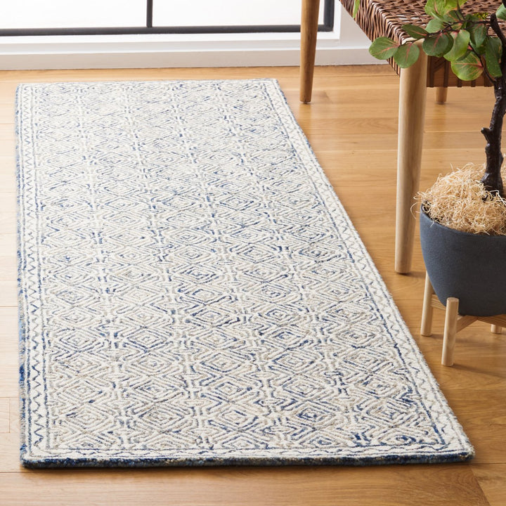 SAFAVIEH Micro-Loop MLP526N Handmade Navy / Ivory Rug Image 9