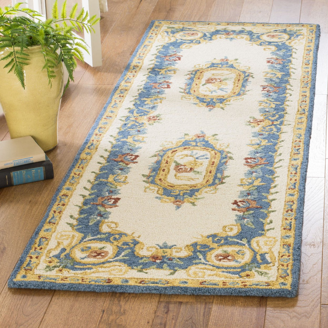 SAFAVIEH Micro-Loop MLP601A Handmade Cream / Blue Rug Image 3