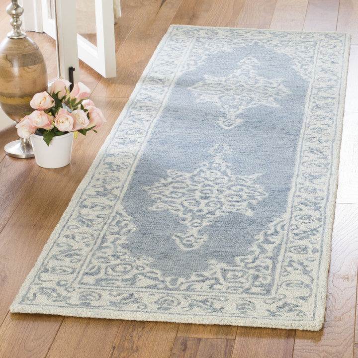 SAFAVIEH Micro-Loop MLP604M Blue / Light Blue Rug Image 3