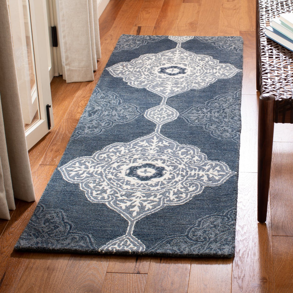 SAFAVIEH Micro-Loop MLP620F Handmade Grey / Navy Rug Image 2