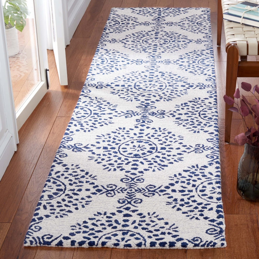 SAFAVIEH Micro-Loop Collection MLP647A Ivory / Blue Rug Image 3