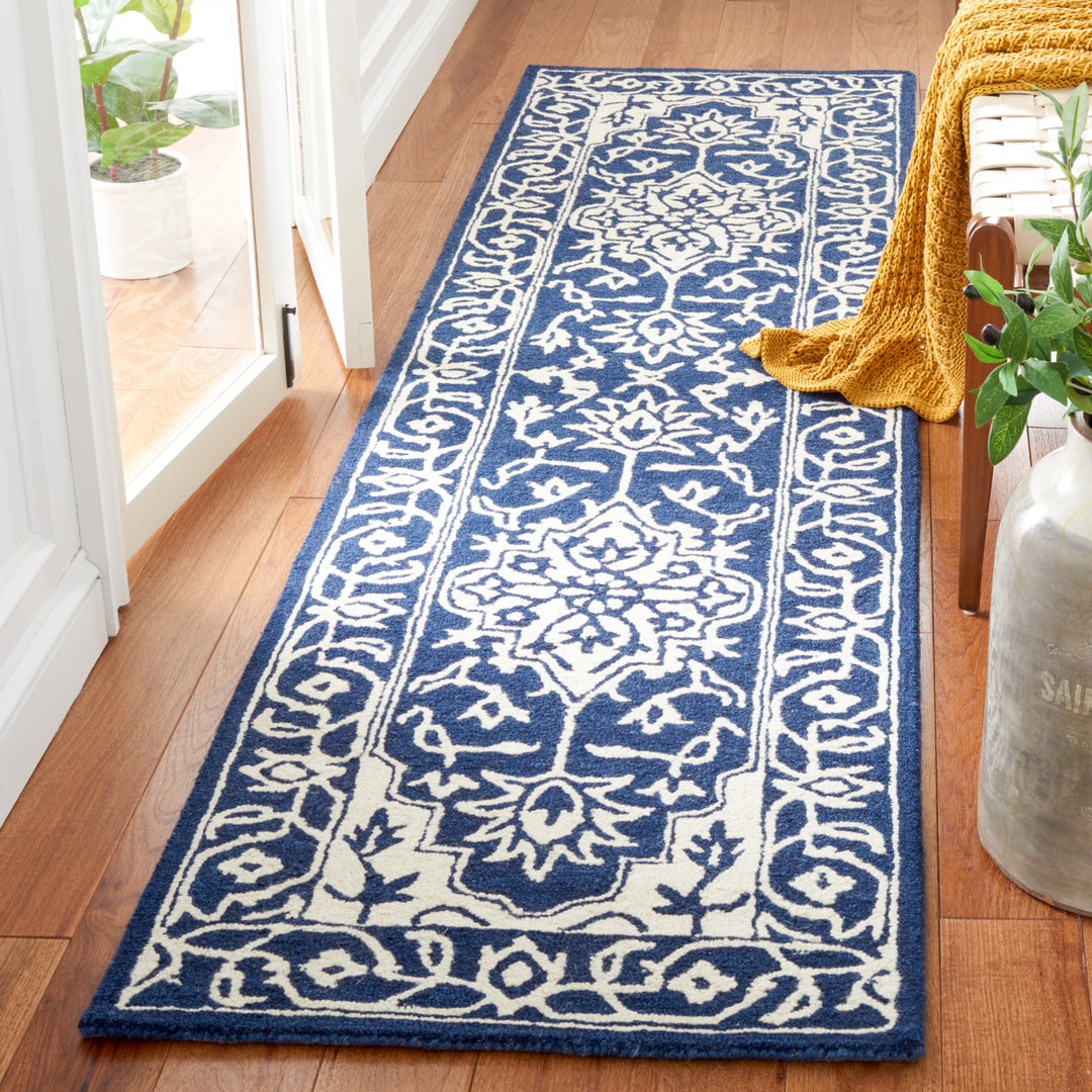 SAFAVIEH Micro-Loop Collection MLP648N Navy / Ivory Rug Image 3