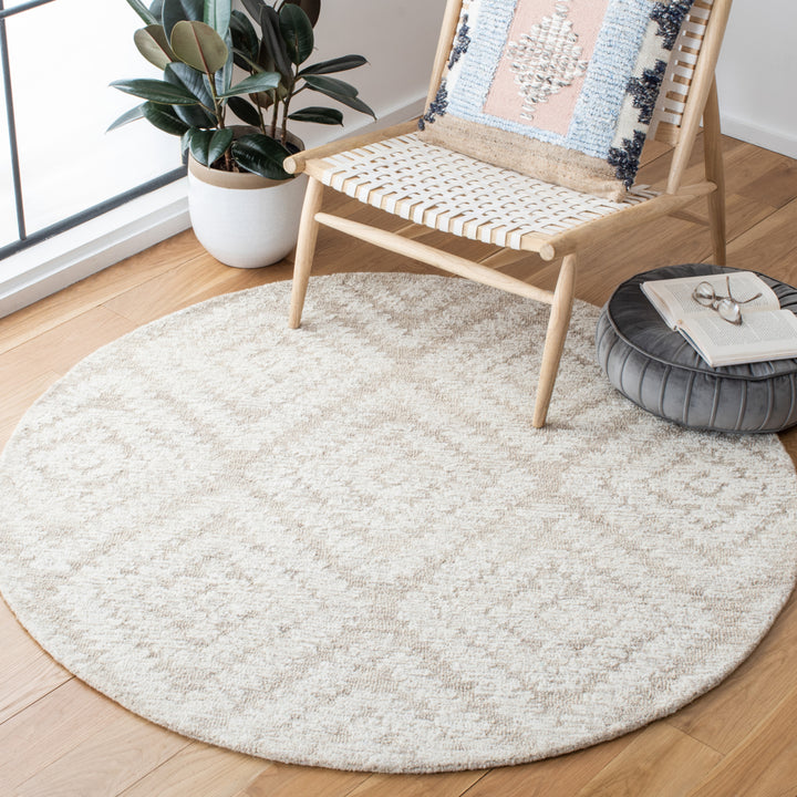 SAFAVIEH Micro-Loop MLP907A Handmade Beige / Brown Rug Image 2