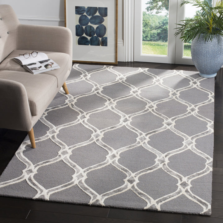 SAFAVIEH Manchester MNH540A Dark Grey / Ivory Rug Image 1