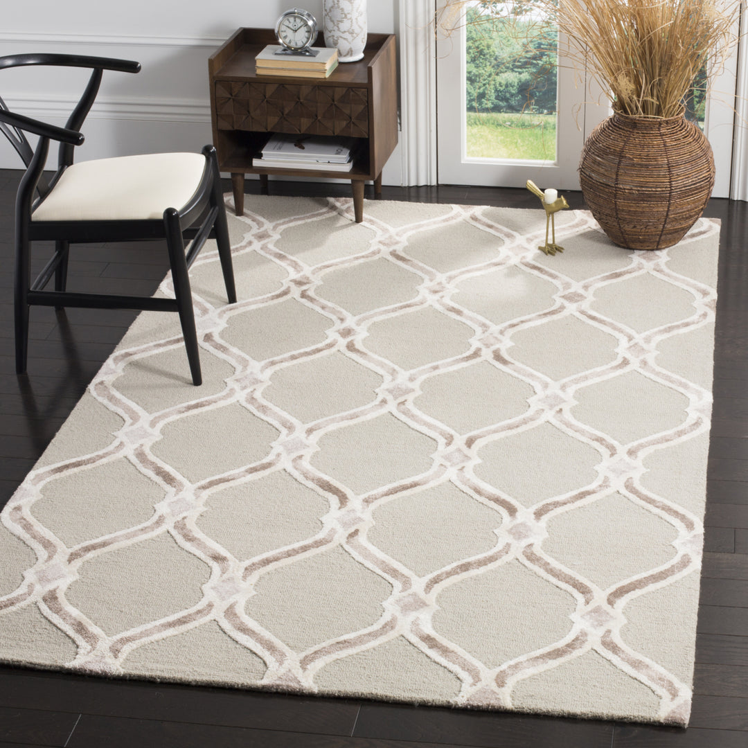 SAFAVIEH Manchester MNH540B Taupe / Ivory Rug Image 1