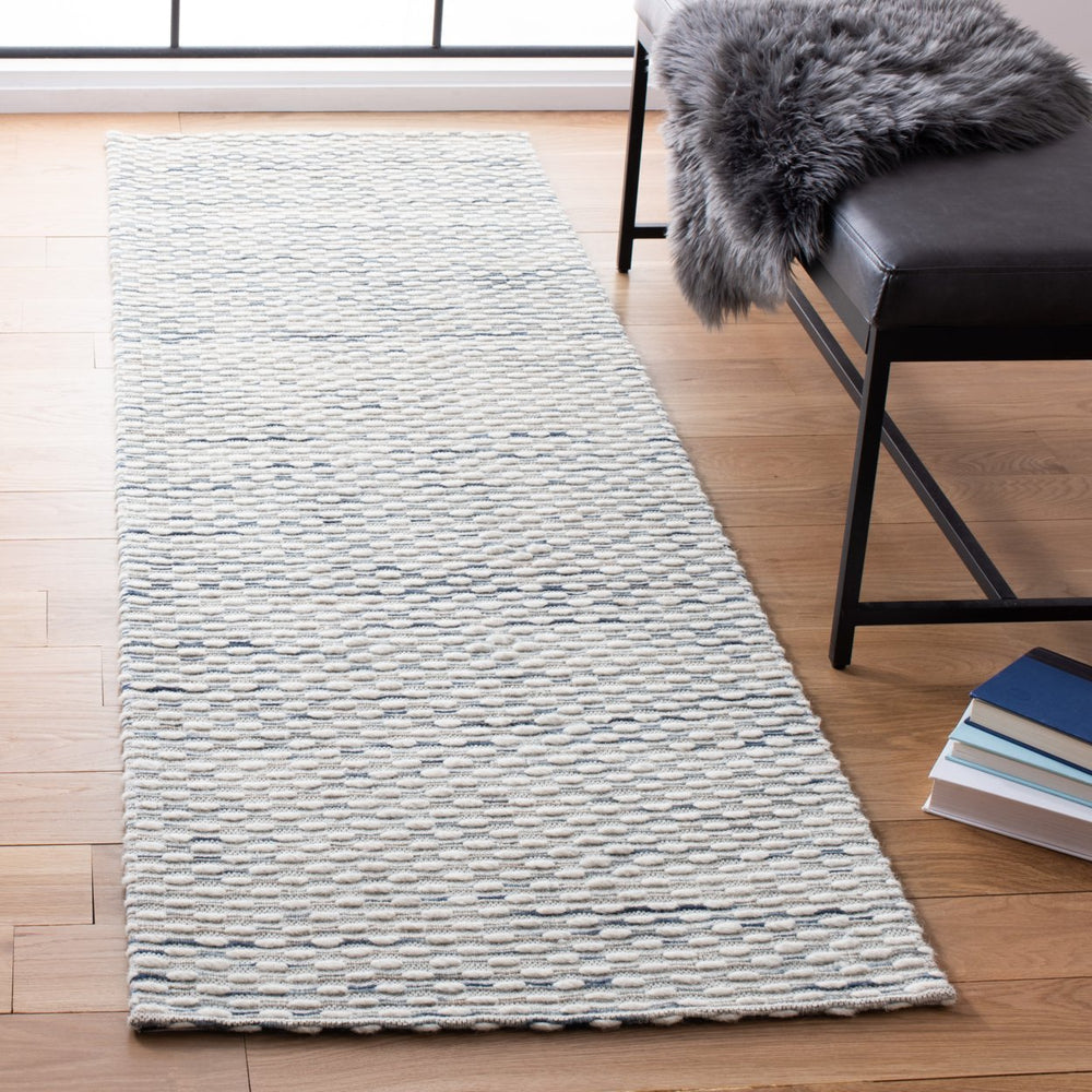 SAFAVIEH Marbella MRB158N Handwoven White / Navy Rug Image 2