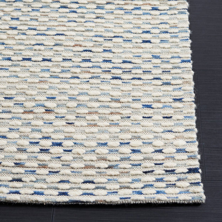 SAFAVIEH Marbella MRB158N Handwoven White / Navy Rug Image 4