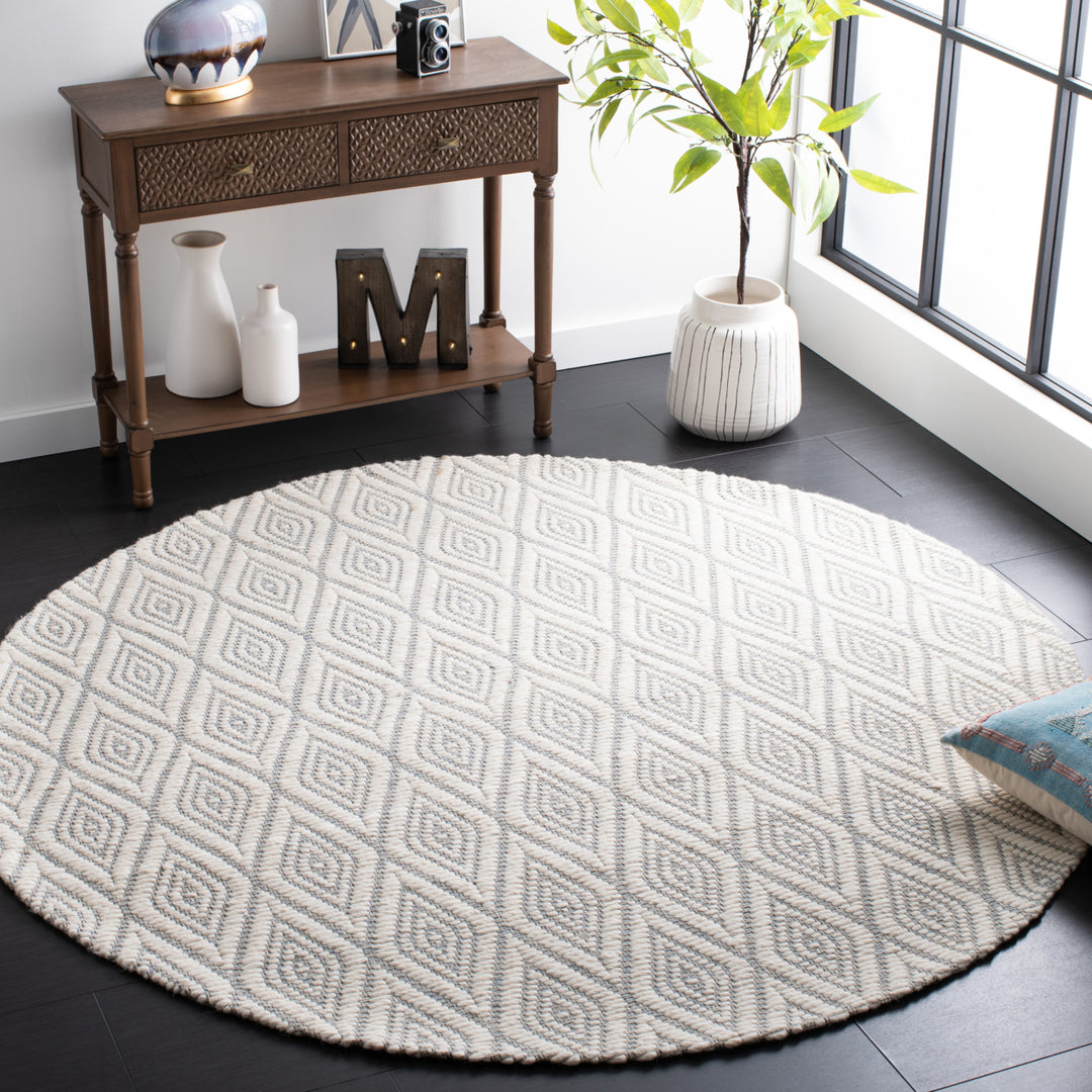 SAFAVIEH Marbella MRB308L Light Blue / Ivory Rug Image 2