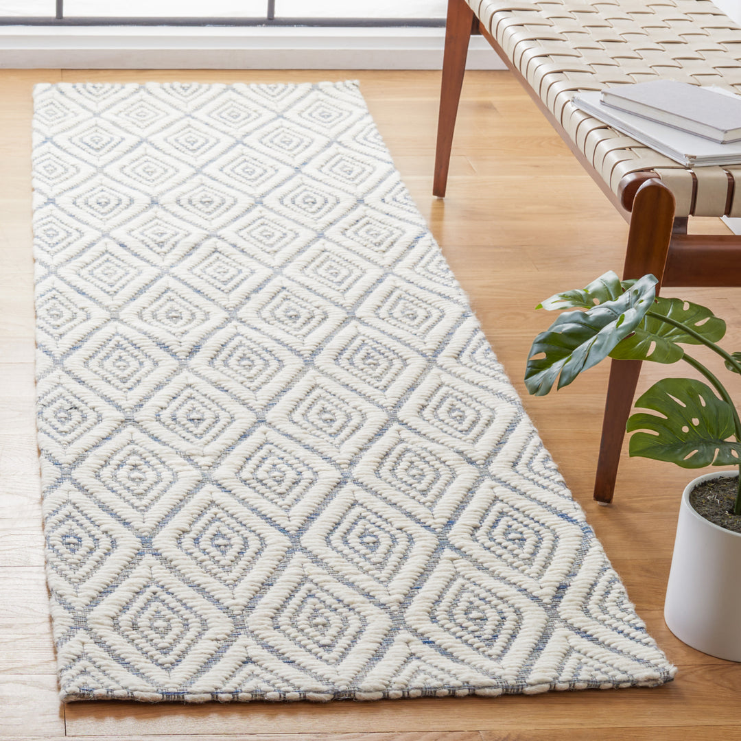 SAFAVIEH Marbella MRB308M Handwoven Blue / Ivory Rug Image 3