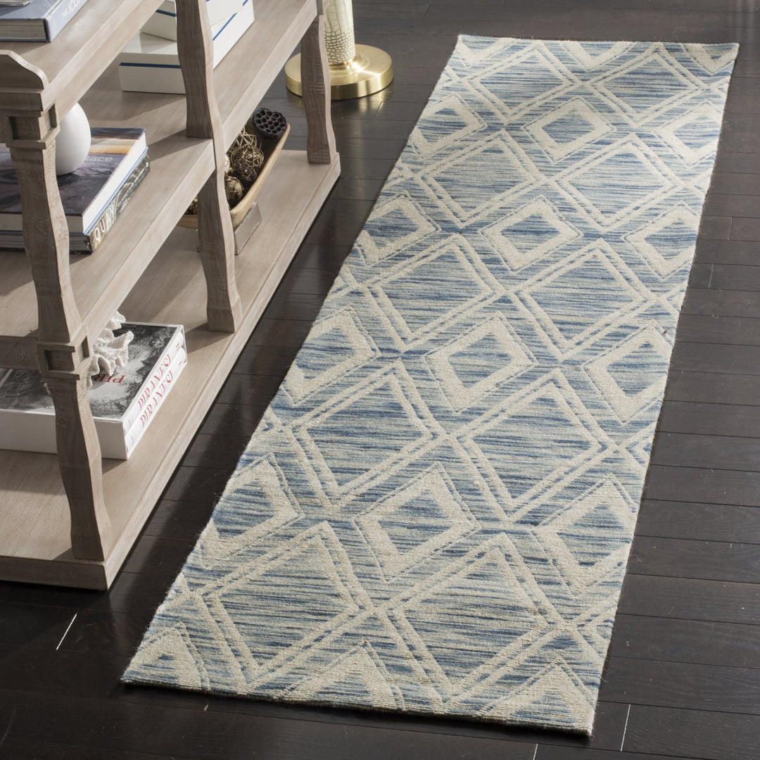 SAFAVIEH Marbella MRB312D Handmade Dark Blue / Ivory Rug Image 3