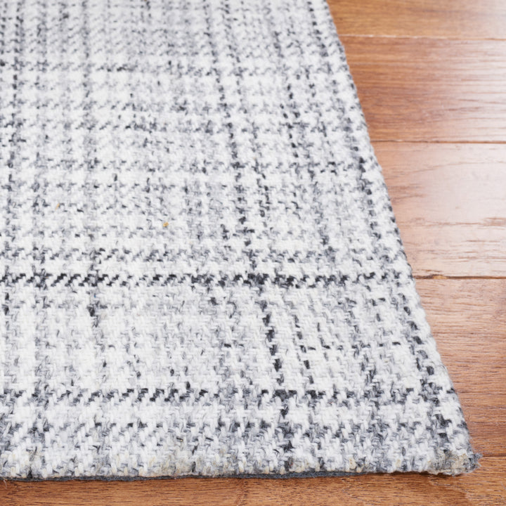 SAFAVIEH Marbella MRB315F Handwoven Grey / Ivory Rug Image 7