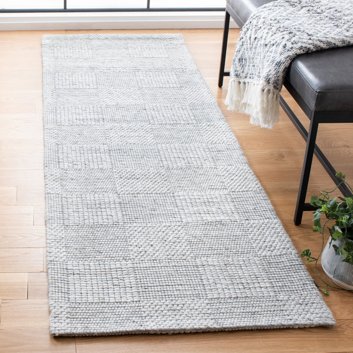 SAFAVIEH Marbella MRB393F Handwoven Light Grey Rug Image 3