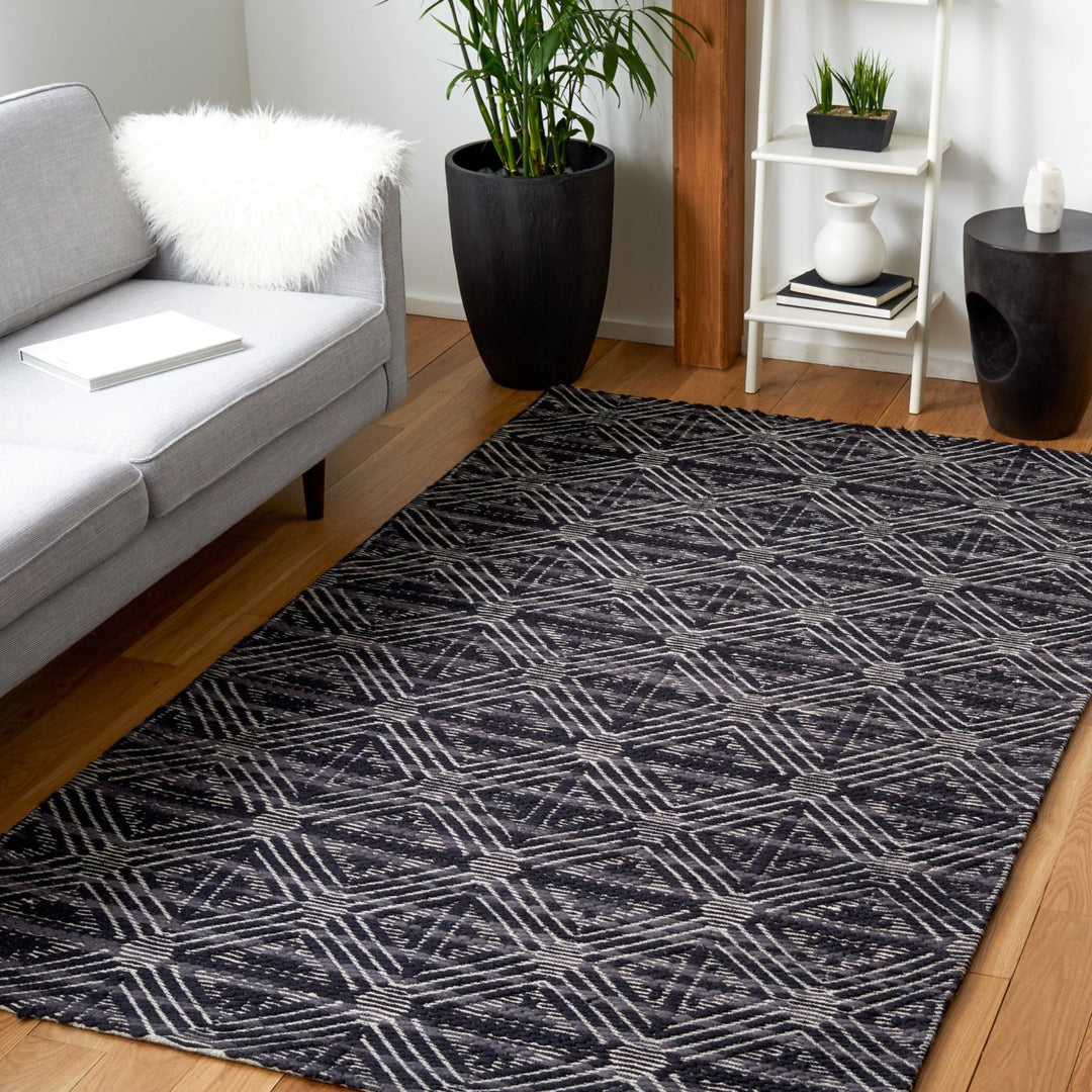 SAFAVIEH Marbella MRB451Z Handwoven Black / Ivory Rug Image 1