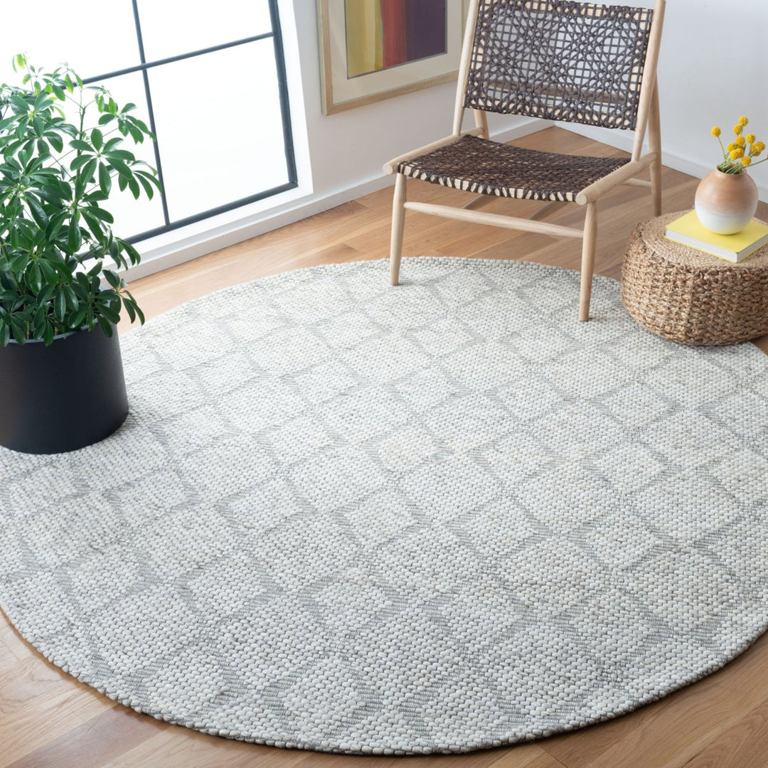 SAFAVIEH Marbella Collection MRB551B Beige Rug Image 2