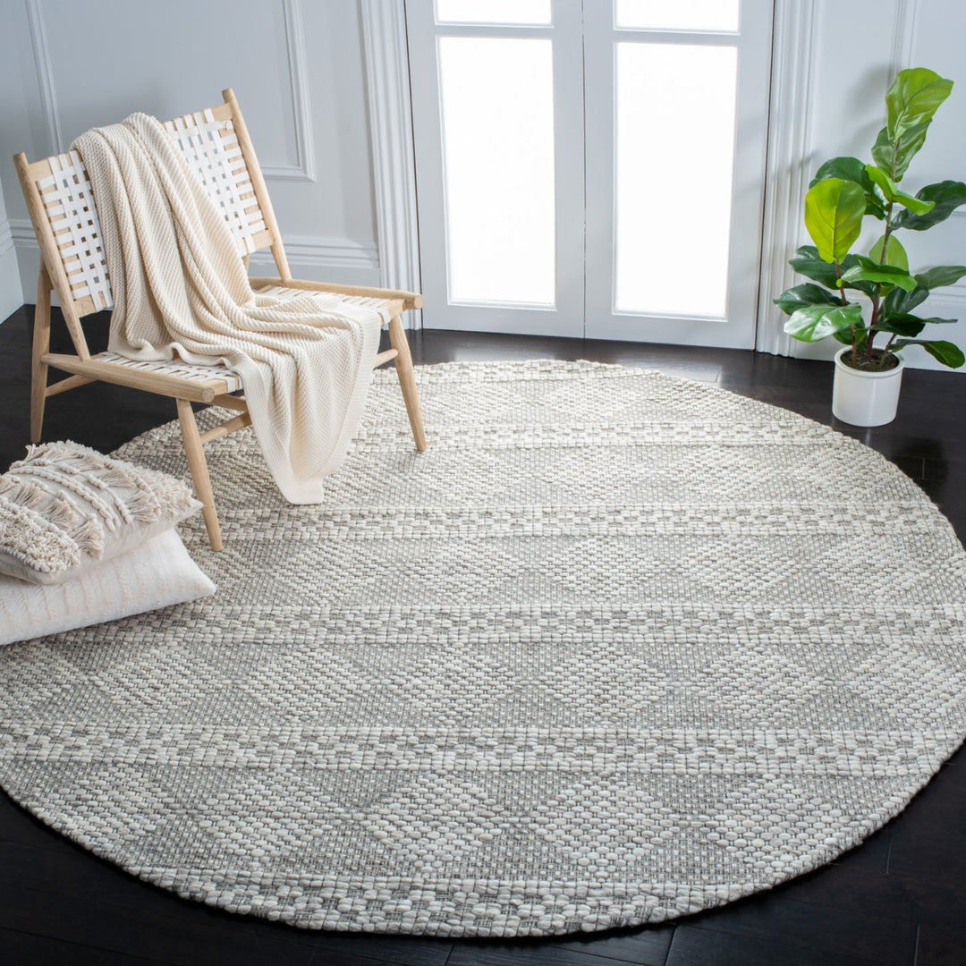 SAFAVIEH Marbella Collection MRB552B Beige / Grey Rug Image 8