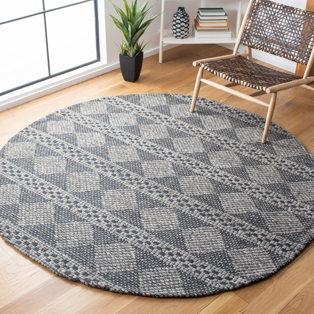 SAFAVIEH Marbella Collection MRB552F Dark Grey Rug Image 2