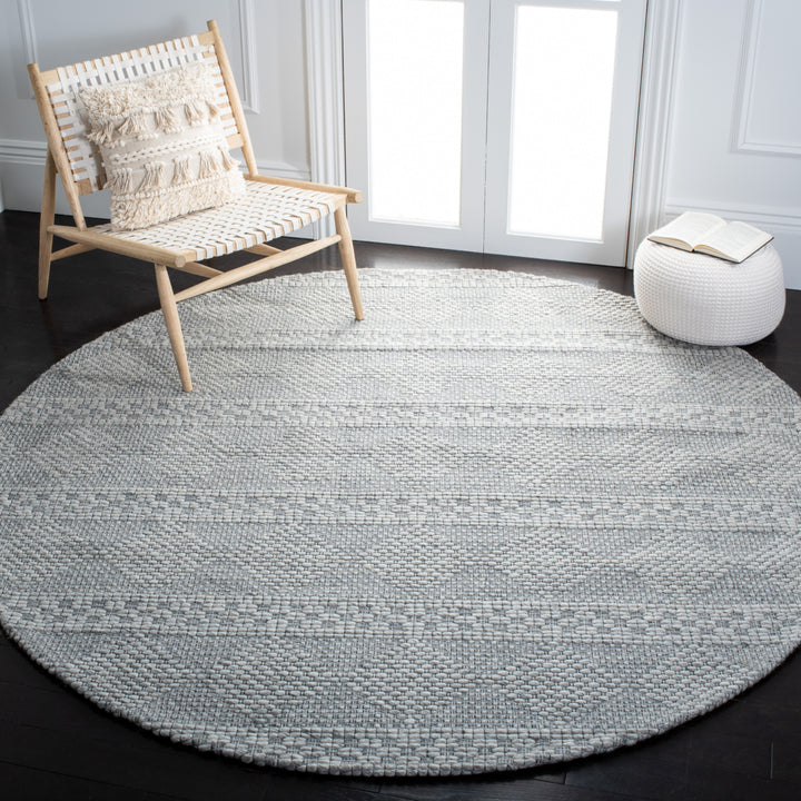 SAFAVIEH Marbella Collection MRB552G Silver / Grey Rug Image 2