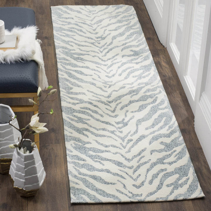 SAFAVIEH Marbella MRB632C Handmade Blue / Ivory Rug Image 3