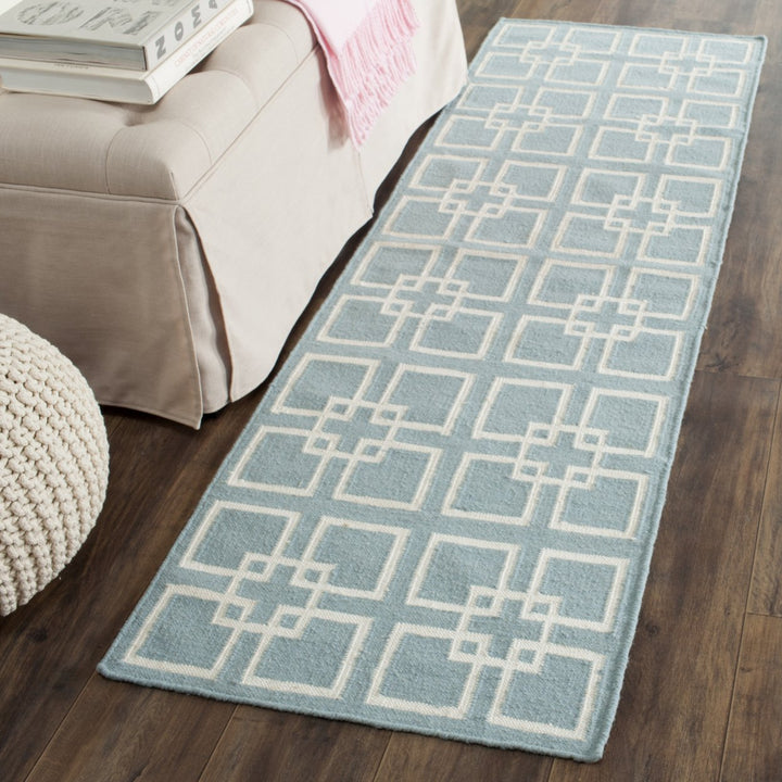 SAFAVIEH Martha Stewart MSR1151B Geyser Blue Rug Image 2