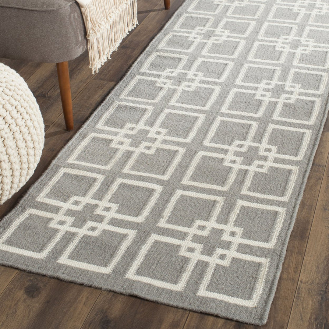 SAFAVIEH Martha Stewart MSR1151C Cement Gray Rug Image 3