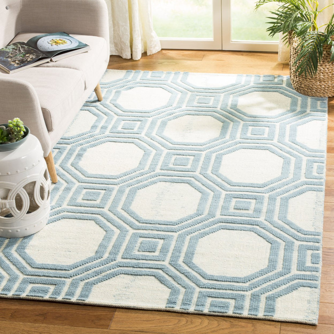 SAFAVIEH Martha Stewart MSR2554B Ivory / Light Blue Rug Image 1