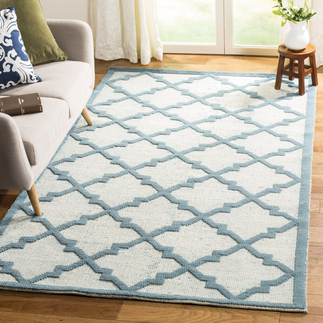 SAFAVIEH Martha Stewart MSR2552B Ivory / Light Blue Rug Image 1