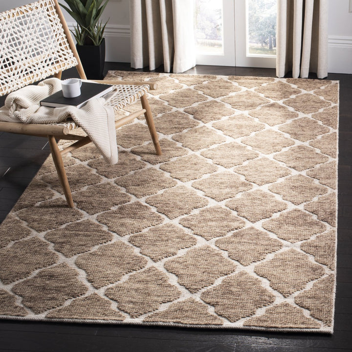 SAFAVIEH Martha Stewart MSR2559A Beige / Ivory Rug Image 1