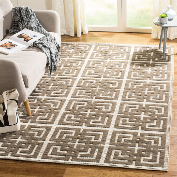 SAFAVIEH Martha Stewart MSR2558A Ivory / Brown Rug Image 1