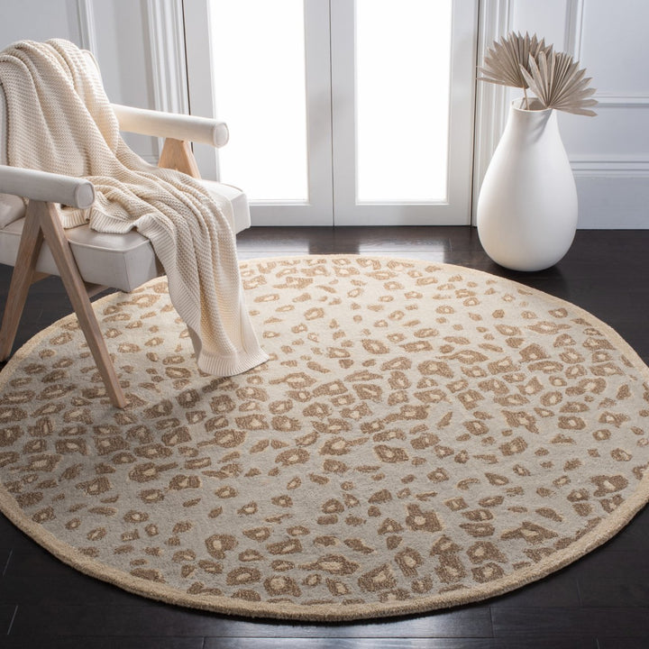 SAFAVIEH Martha Stewart MSR3621B Horizon Sand Beige Rug Image 2