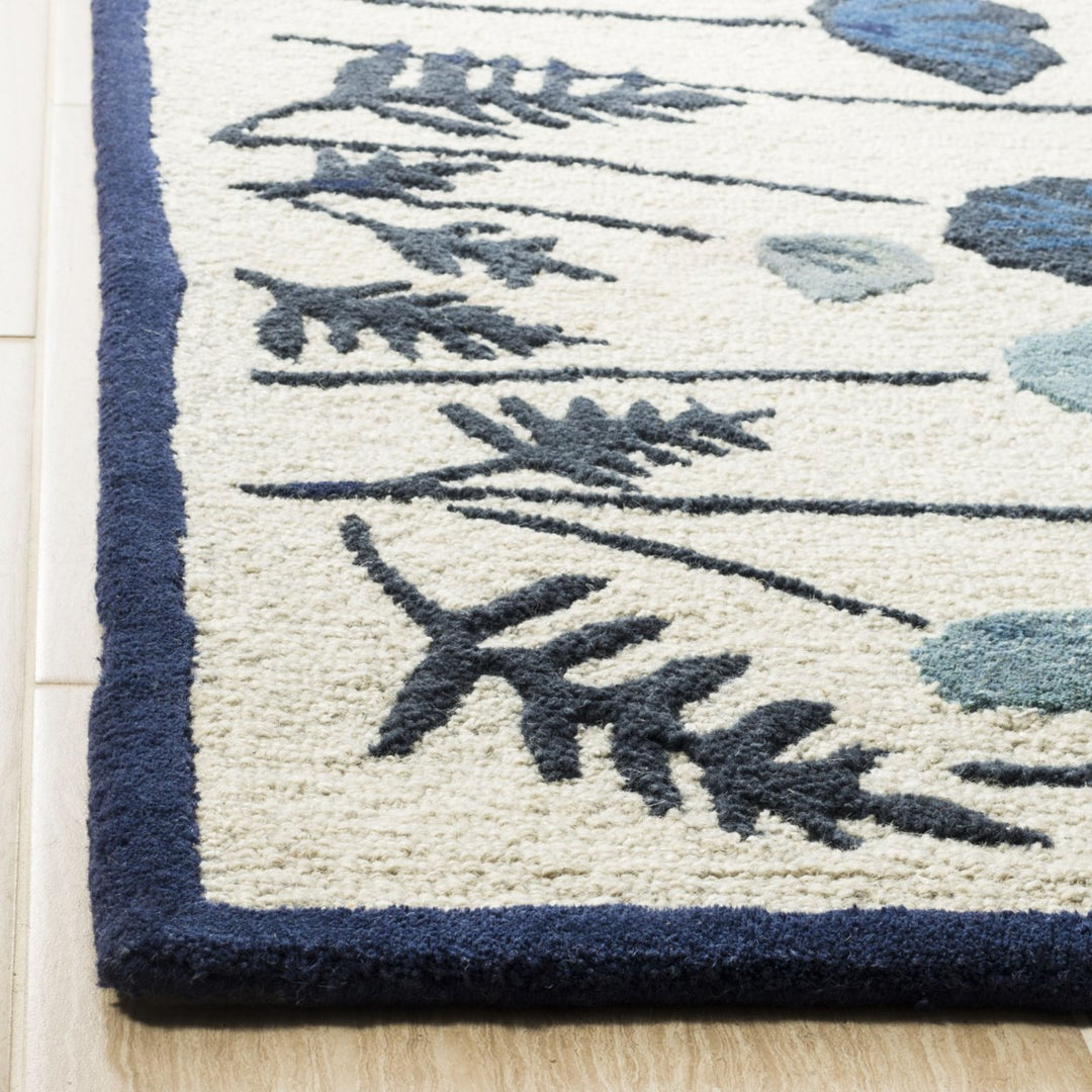 SAFAVIEH Martha Stewart MSR3627A Azurite Blue Rug Image 5