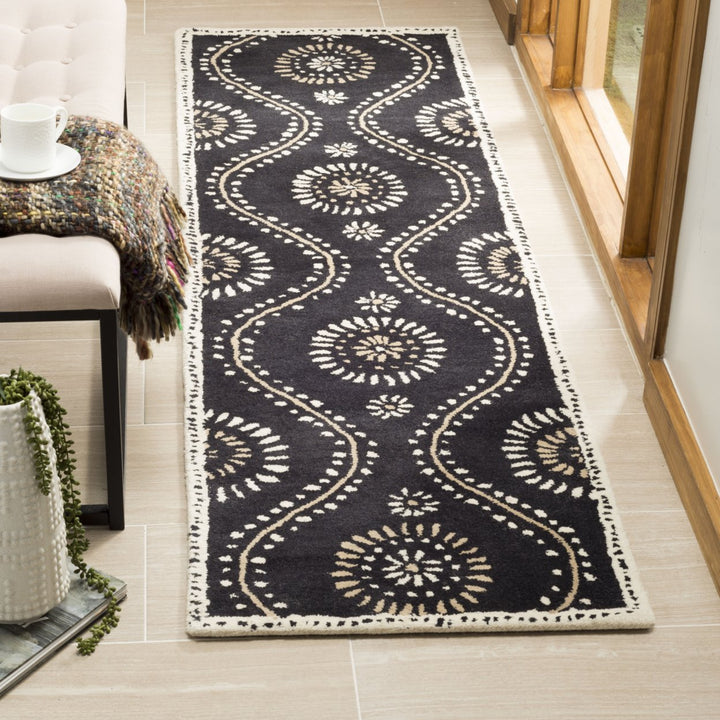 SAFAVIEH Martha Stewart MSR4532A Handmade Francesca Rug Image 2