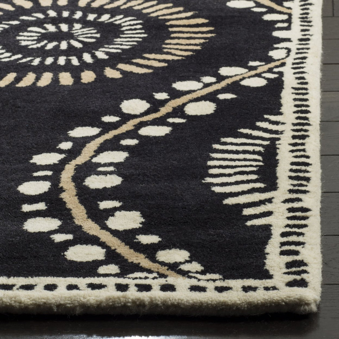 SAFAVIEH Martha Stewart MSR4532A Handmade Francesca Rug Image 5