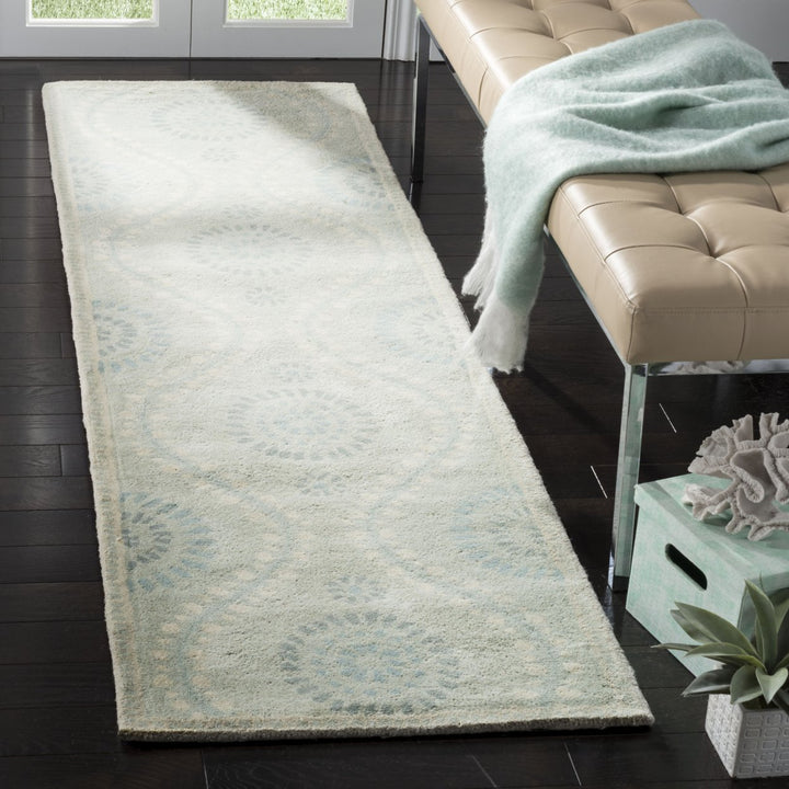 SAFAVIEH Martha Stewart MSR4532C Spring Melt Rug Image 3