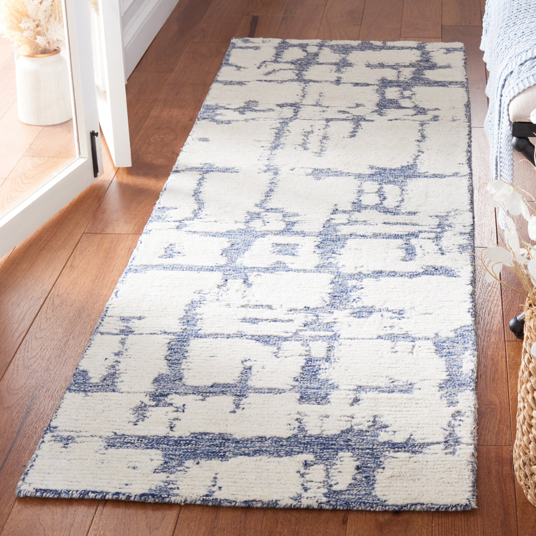 SAFAVIEH Martha Stewart MSR4533M Blue / Ivory Rug Image 2