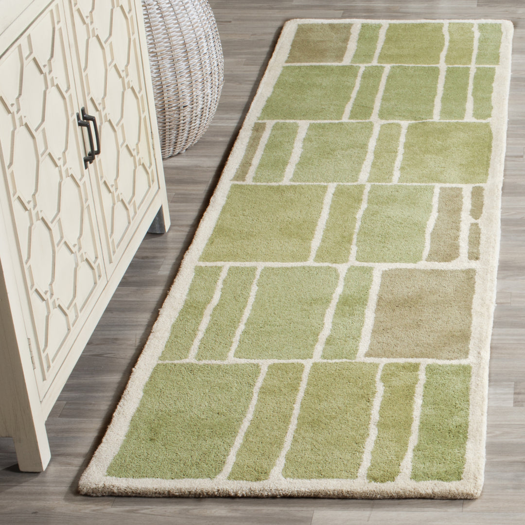 SAFAVIEH Martha Stewart MSR4559C Green / Ivory Rug Image 2