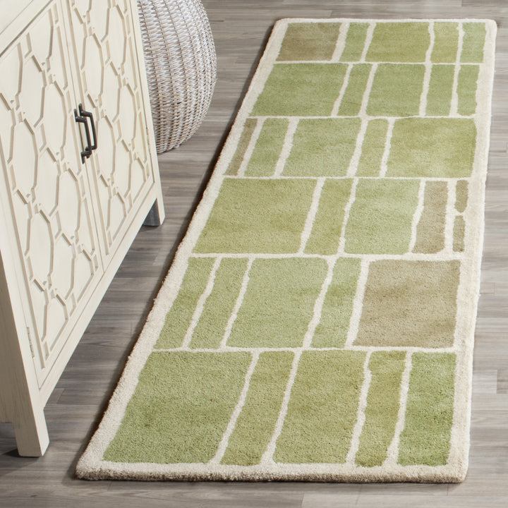 SAFAVIEH Martha Stewart MSR4559C Green / Ivory Rug Image 2