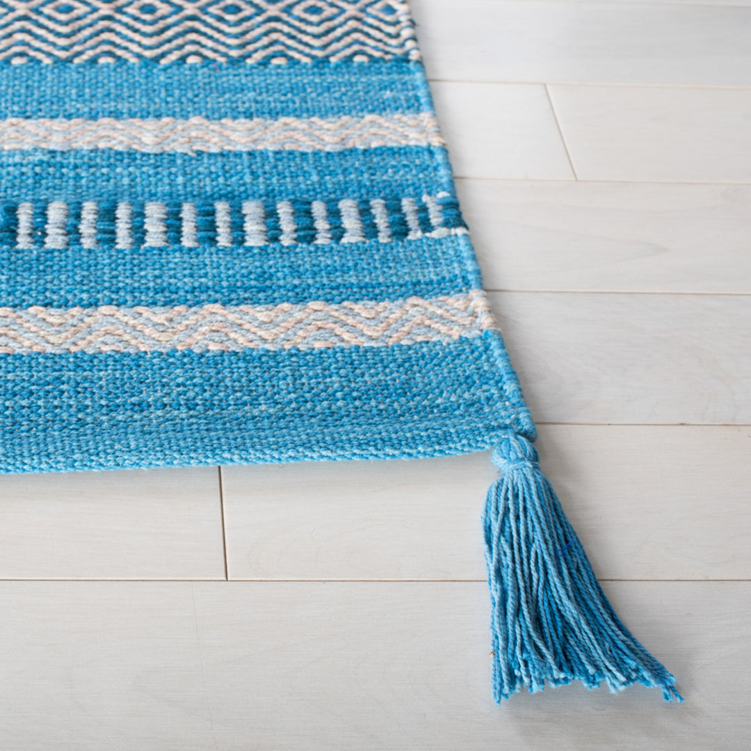 SAFAVIEH Montauk MTK215M Handwoven Blue / Grey Rug Image 10