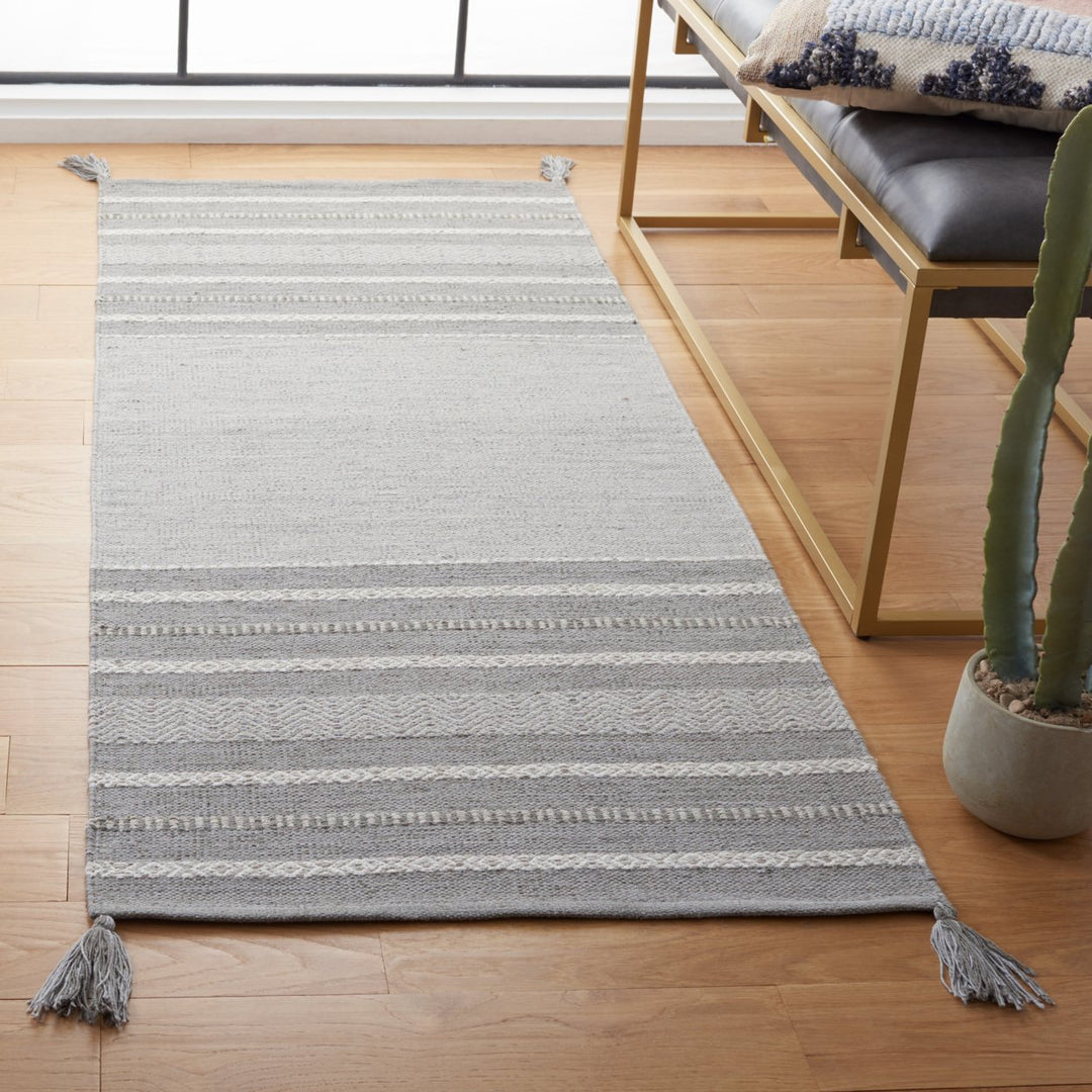 SAFAVIEH Montauk MTK214F Handwoven Grey / Ivory Rug Image 2