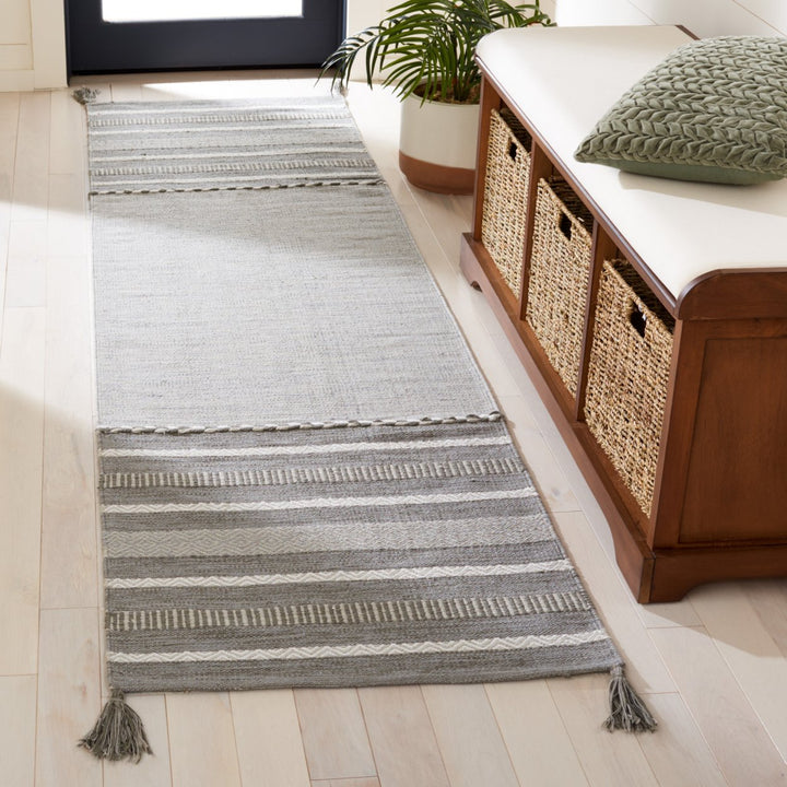 SAFAVIEH Montauk MTK215F Handwoven Grey / Ivory Rug Image 2