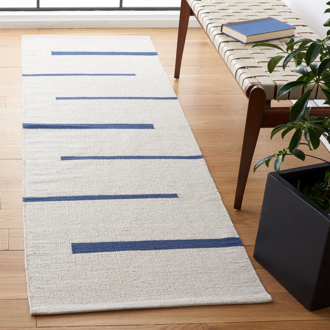 SAFAVIEH Montauk MTK311M Handwoven Ivory / Navy Rug Image 3